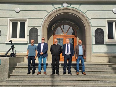 IMG D288ca3332b3f57432a18a2b61a4ab73 V