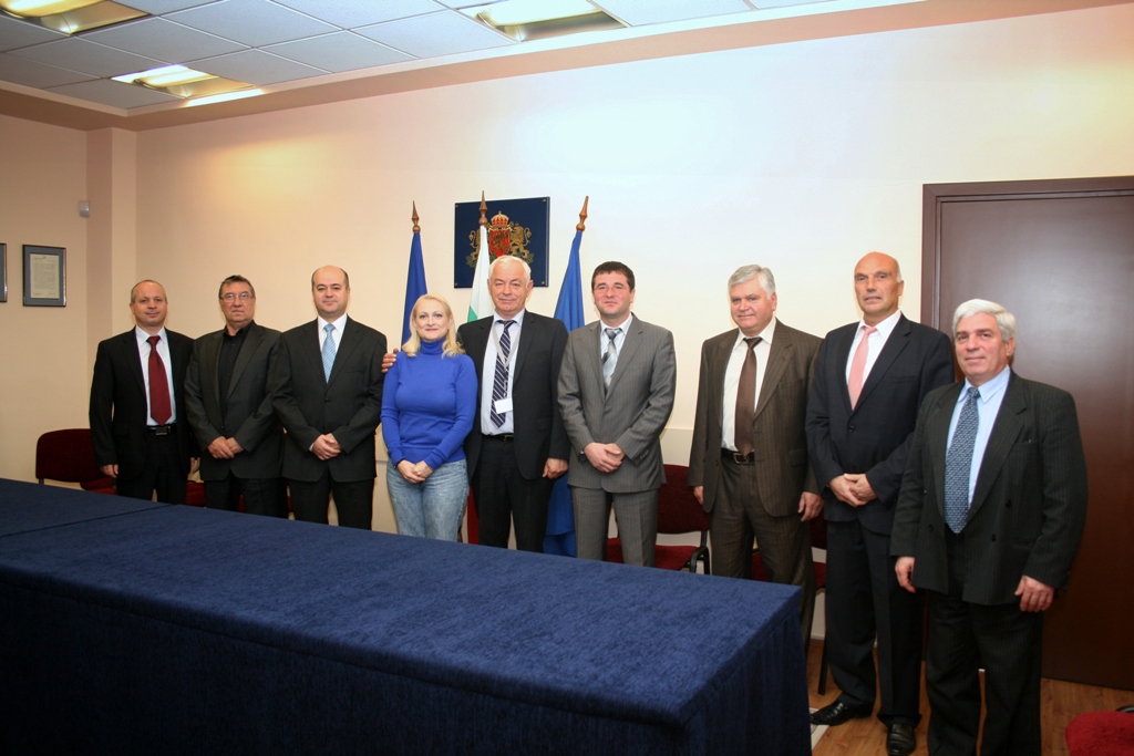 Министерският съвет с решение № 947 от 16 ноември 2012 г. определи състава на ДКСИ: председател - Борис Димитров, заместник-председател - Васил Ризов и членове Сергей Дамянов, Петър Петров и Иван Иванов.