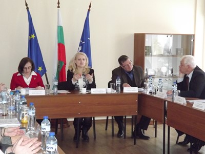 Проведена кръгла маса на тема “Разглеждане на дела пред Европейския съд по правата на човека (ЕСПЧ), по които е необходимо да бъдат предоставени класифицирани документи-носители на национална класифицирана информация”, 22 февруари 2012 г., Учебен център на ДКСИ в гр. Банкя