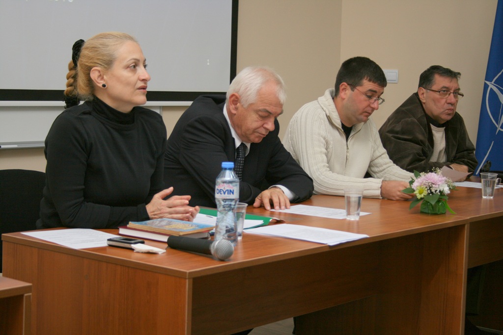 ДКСИ и служители от нейната администрация проведоха втори брифинг на тема “Защита на класифицираната информация на НАТО”, 8 октомври 2010 г.