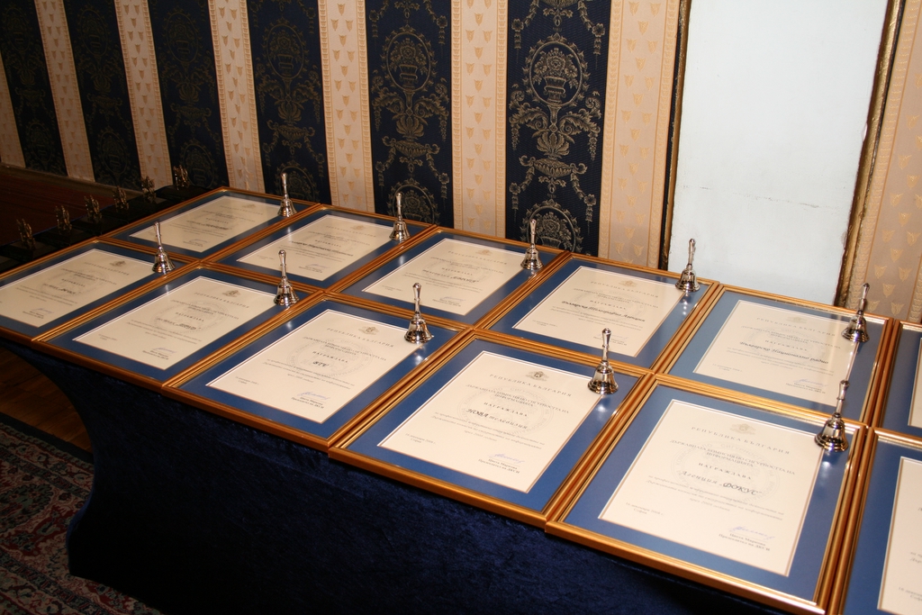 Цвета Маркова връчи грамоти на медии и журналисти за отразяване дейността на ДКСИ през 2008 година,  Военен клуб,    16 декември 2008 г., София