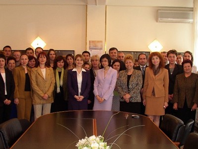 Администрацията на ДКСИ с Министъра по европейските въпроси г-жа Меглена Кунева, 29 април 2005 г., София