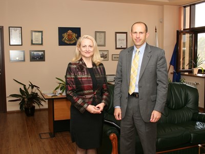 Работна среща на Председателя на ДКСИ г-жа Цвета Маркова с капитан ІІ ранг Марк Андерсън, Военноморски аташе в Посолството на Съединените американски щати в Република България, 5 октомври 2011 г., София