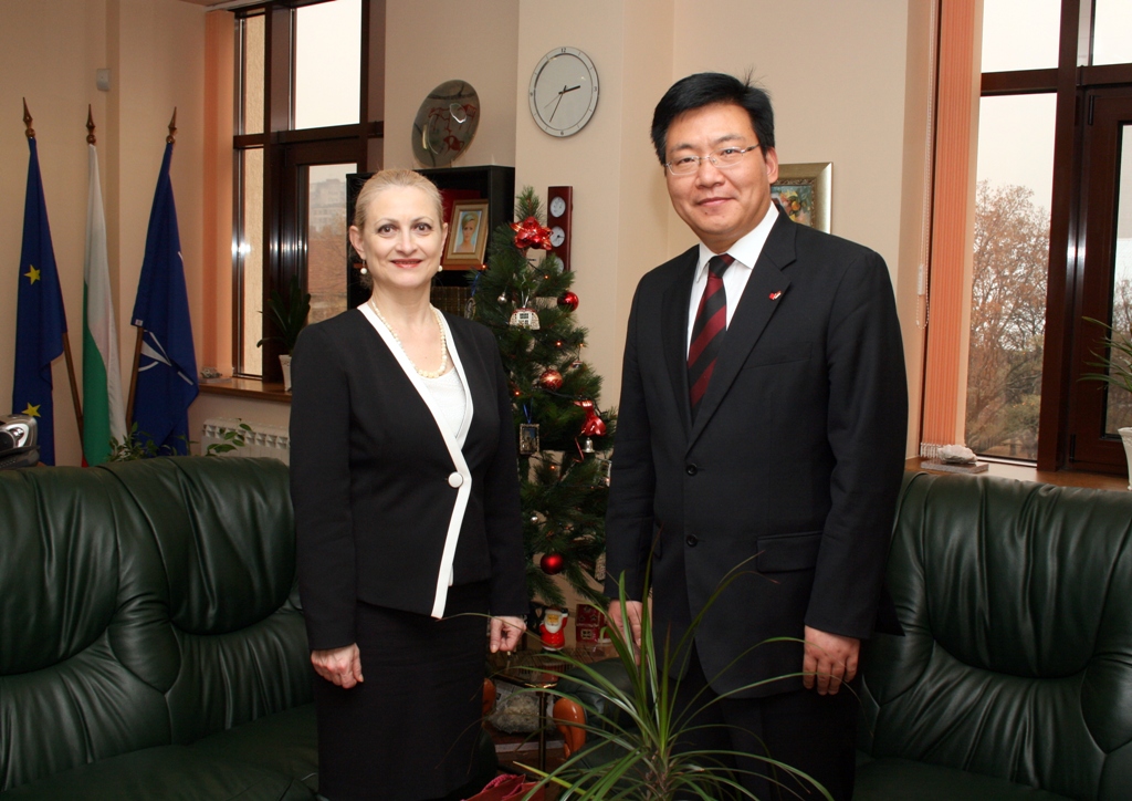 Working meeting of the Chairperson of the SCIS Mrs. Tsveta Markova with the Ambassador Extraordinary and Plenipotentiary of the People’s Republic of China  to the Republic of Bulgaria H. E. Mr. Guo Yezhou, 23 November 2011, Sofia