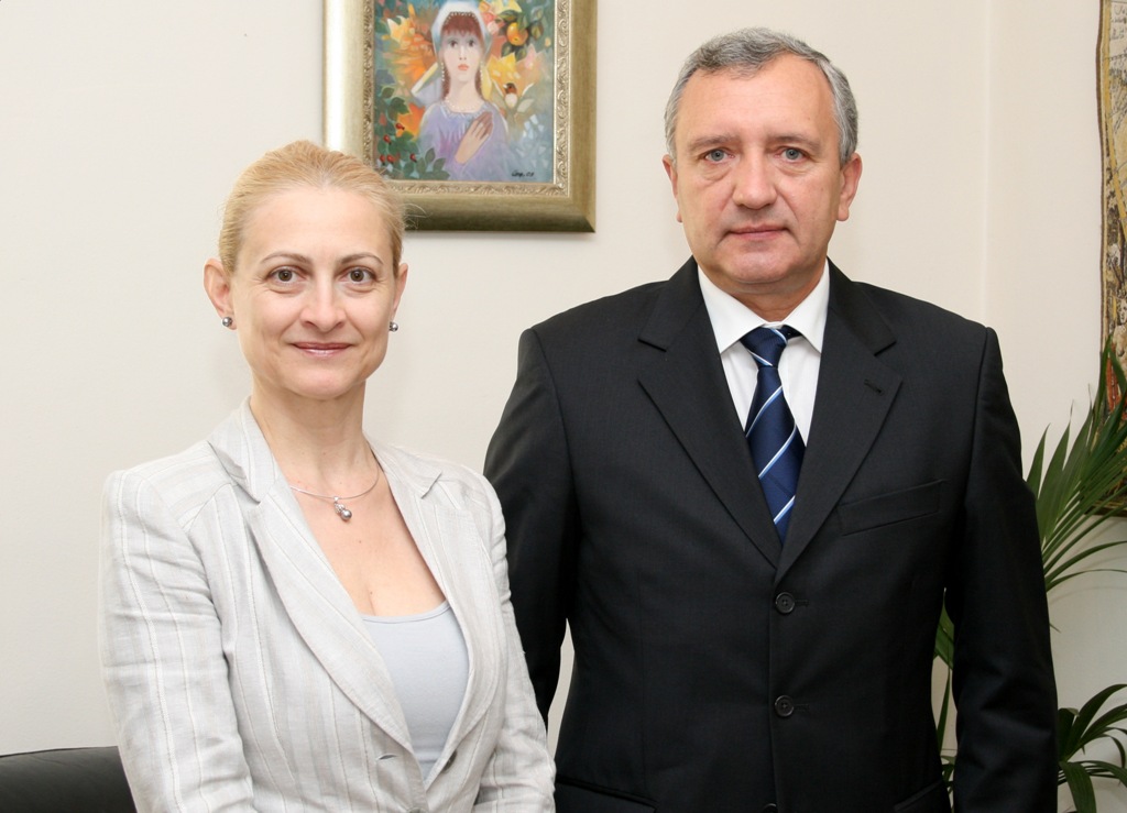 Working meeting between the Chairperson of the State Commission on Information Security Mrs. Tsveta Markova and the Ambassador Extraordinary and Plenipotentiary of the Republic of Moldova to the Republic of Bulgaria H.E. Mr. Aleksandru Prigorski, 27 September 2010, Sofia