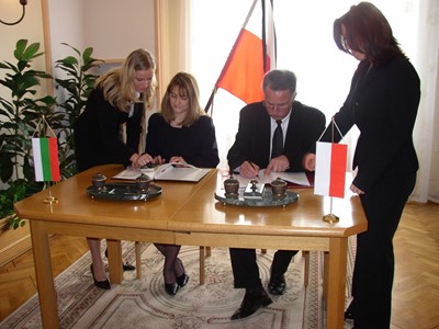 Signing of Agreement with the Government of the Republic of Poland on mutual protection and exchange of classified information, 7 April 2005, Warsaw