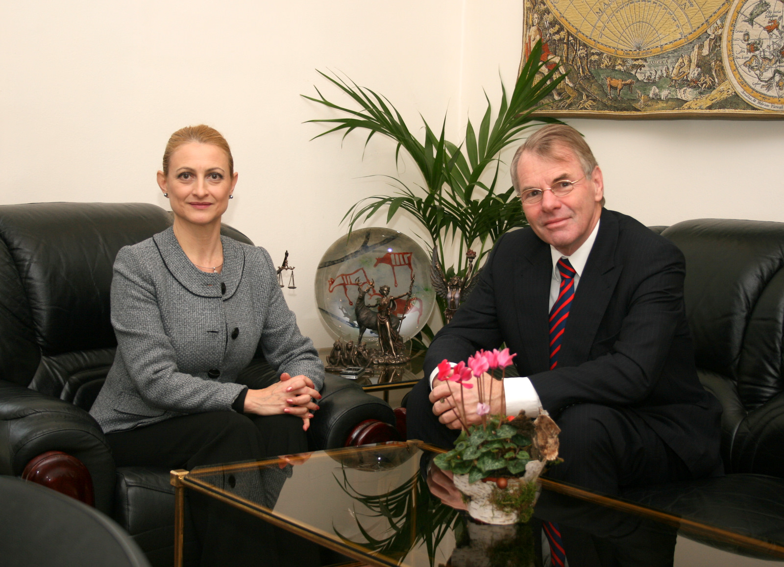 Working meeting between the Chairperson of the State Commission on Information Security Mrs. Tsveta Markova and the Ambassador of the Kingdom of Netherlands Mr. Karel van Kesteren, 12 November 2009, Sofia