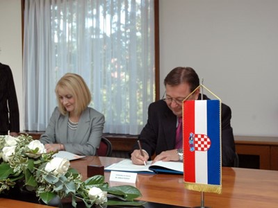 Signing of Agreement with the Republic of Croatia on mutual protection and exchange of classified information, 30 September 2008, Zagreb