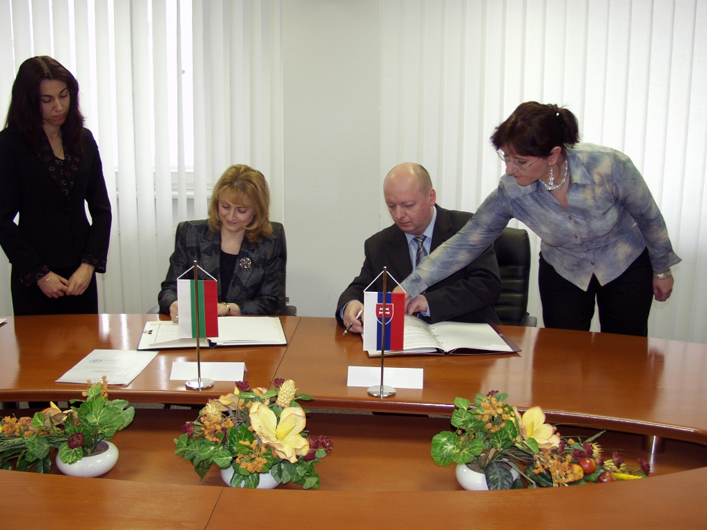 Signing of Agreement between the Government of Republic of Bulgaria and the Government of the Slovak Republic on mutual protection and exchange of classified information, 3 February 2006, Bratislava