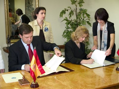 Signing of Agreement with the Kingdom of Spain on mutual protection and exchange of classified information, 27 September 2005, Madrid