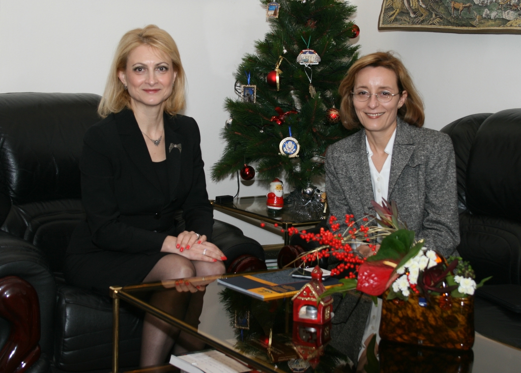 Working meeting between Mrs. Tsveta Markova, Chairperson of the State Commission on Information Security and Mrs. Yadranka Chaushevska Dimov- Chargée d’affaires of the Embassy of the Republic of Macedonia in Bulgaria, 3 December 2008, Sofia