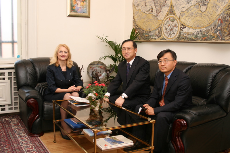 Working meeting between the Chairperson of the State Commission on Information Security Mrs. Tsveta Markova and the Ambassador of the Republic of Corea in the Republic of Bulgaria Mr. Kim Myong-djin, 7 October 2009, Sofia